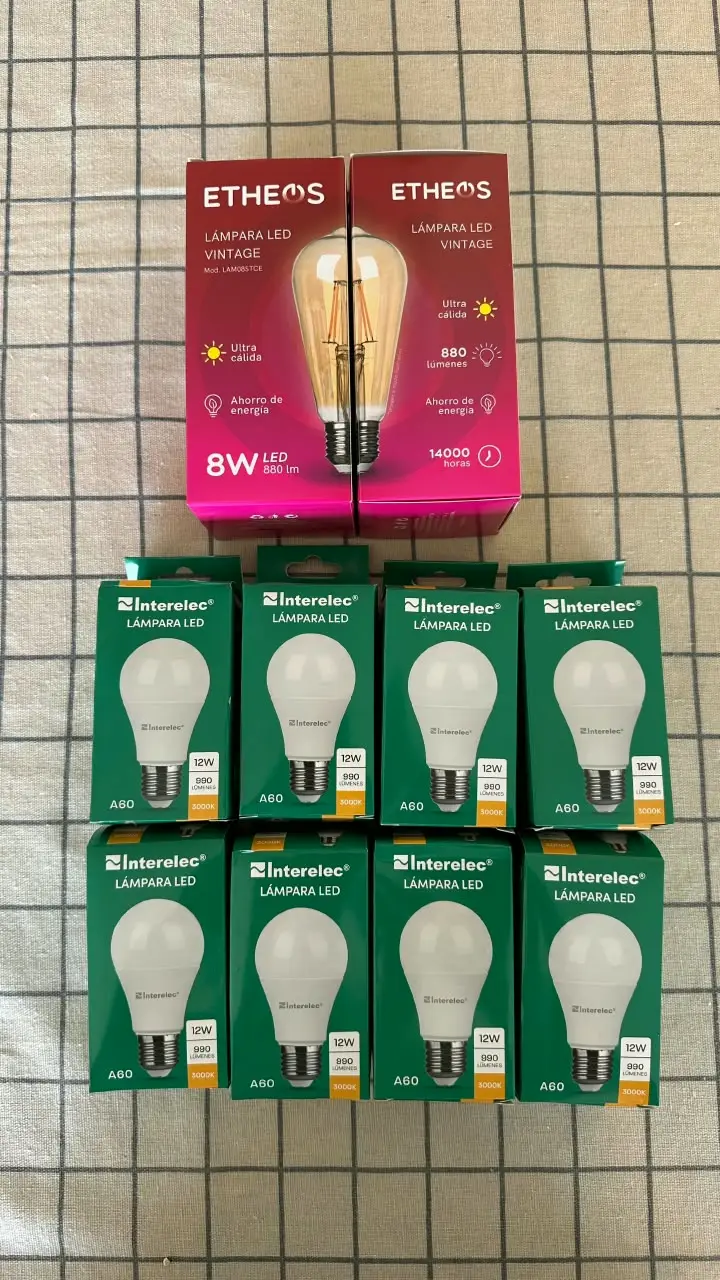 Lámparas LED vintage y lámparas LED estándar usadas en la obra